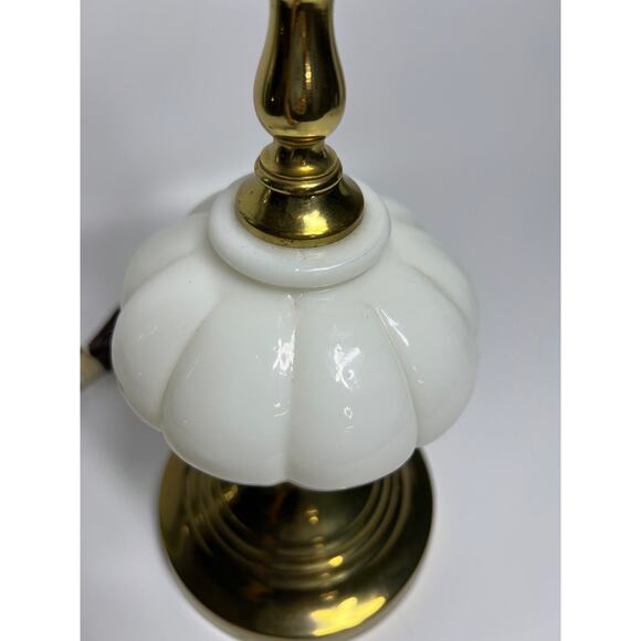 Vintage Milk Glass Brass Toned lamp MCM Hollywood Regency - Picture 2 of 8